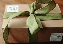 Load image into Gallery viewer, Holiday Cookie Box